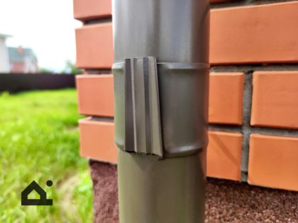 Хомут водосточной трубы, цвет RR32 темно-коричневый