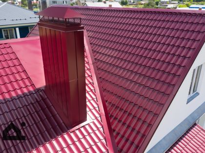 Кровля из красной металлочерепицы