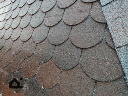 Ruflex Ornami покрытая льдом на крыше
