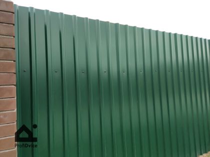 Забор из Профнастила C20В, RAL 6005 зеленый мох
